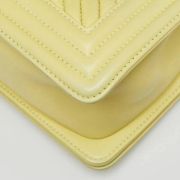 Chanel Light Green Chevron Quilted Lambskin Leather Medium Boy Flap Bag - Picture 4 of 10